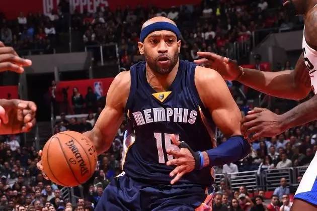 他在低位的 他在低位的